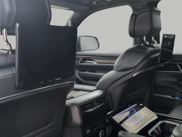 2023 Jeep Grand Wagoneer Base