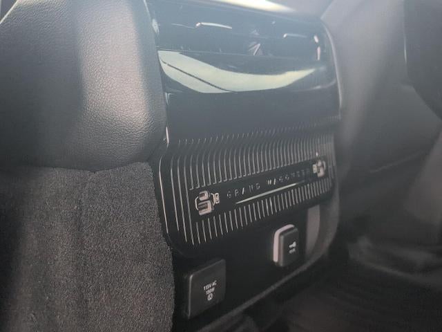 2023 Jeep Grand Wagoneer Base