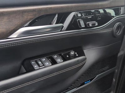 2023 Jeep Grand Wagoneer Base