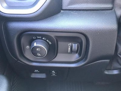 2020 RAM 1500 Big Horn Crew Cab 4x4 5'7" Box