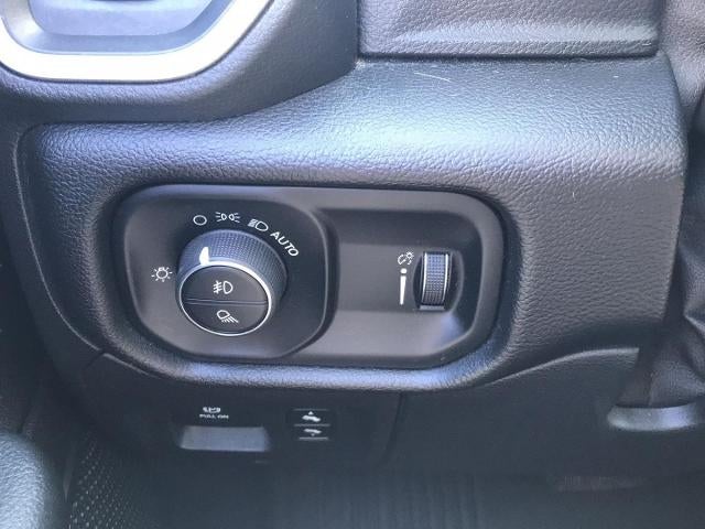 2020 RAM 1500 Big Horn Crew Cab 4x4 5'7" Box