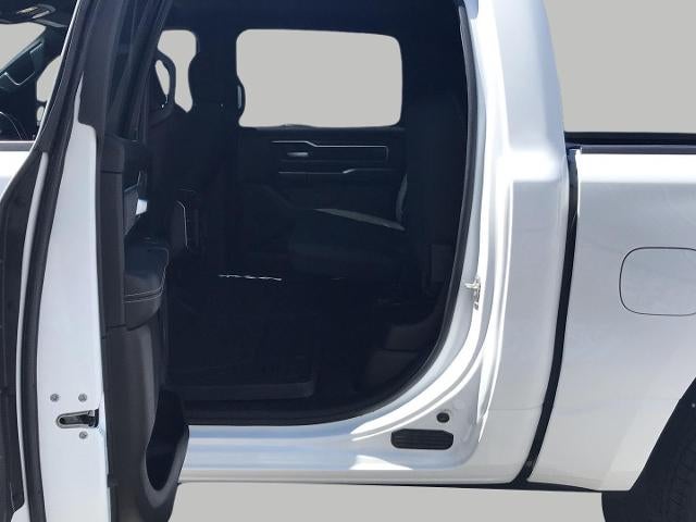 2020 RAM 1500 Big Horn Crew Cab 4x4 5'7" Box
