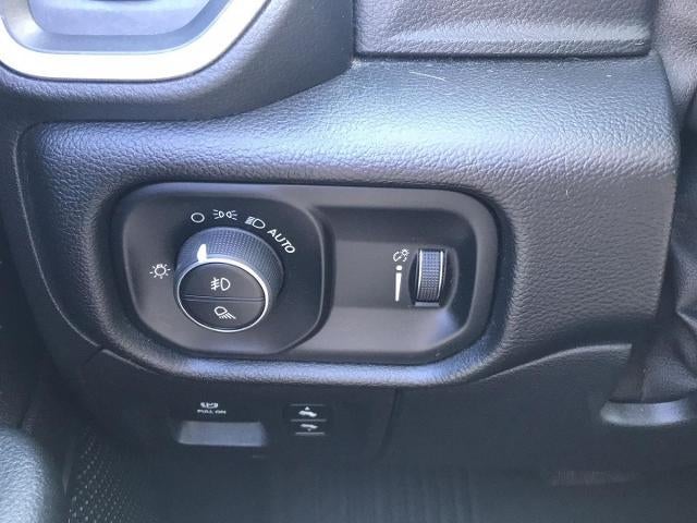 2020 RAM 1500 Big Horn Crew Cab 4x4 5'7" Box