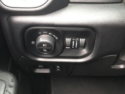 2019 RAM 1500 Big Horn/Lone Star Crew Cab 4x4 5'7" Box