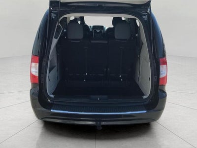 2016 Chrysler Town & Country LX