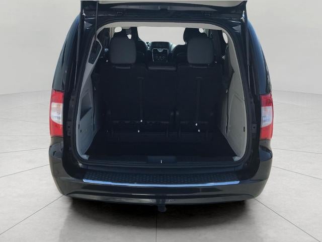 2016 Chrysler Town & Country LX