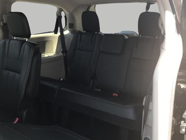 2016 Chrysler Town & Country LX