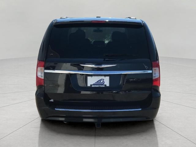 2016 Chrysler Town & Country LX