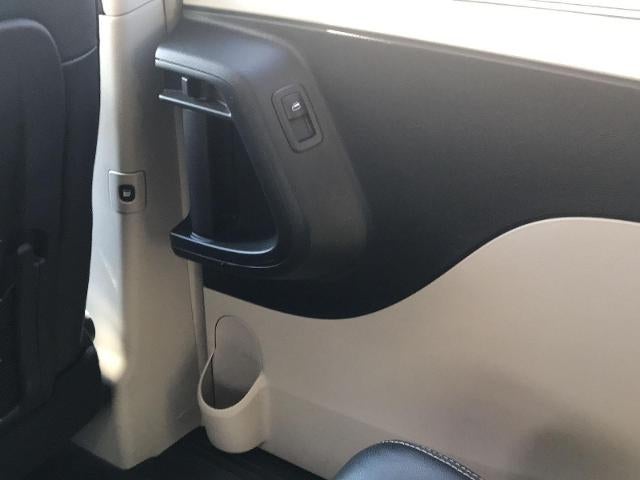 2016 Chrysler Town & Country LX