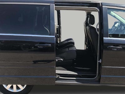 2016 Chrysler Town & Country LX