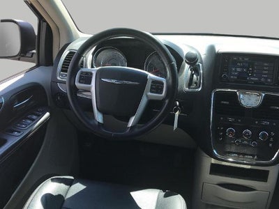 2016 Chrysler Town & Country LX
