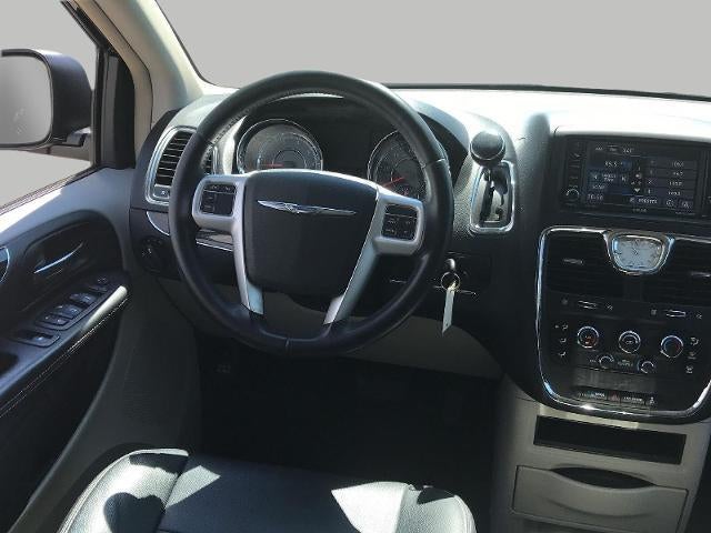 2016 Chrysler Town & Country LX