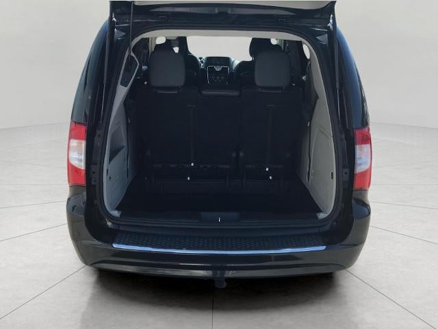 2016 Chrysler Town & Country LX