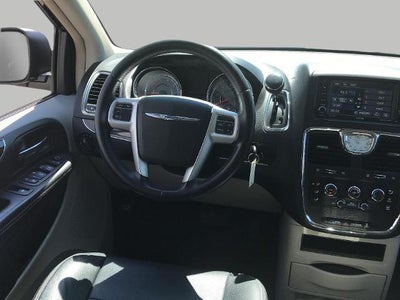 2016 Chrysler Town & Country LX