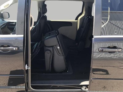 2016 Chrysler Town & Country LX