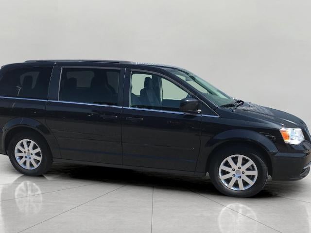 2016 Chrysler Town & Country LX