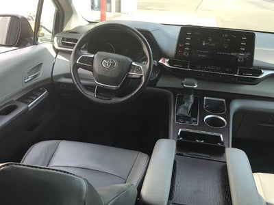 2022 Toyota Sienna XLE